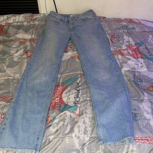 Light washed non ripped jeans